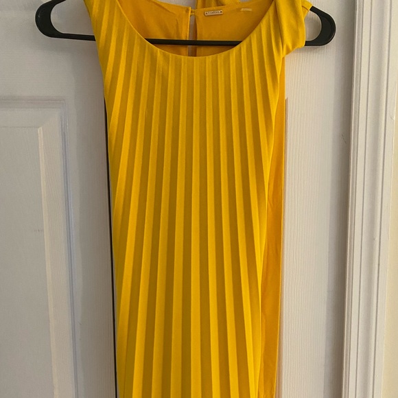 Gorgeous yellow Tahari cocktail dress - Picture 1 of 3